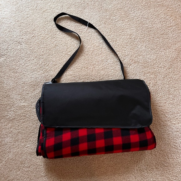 Buffalo plaid, picnic blanket - Picture 2 of 8